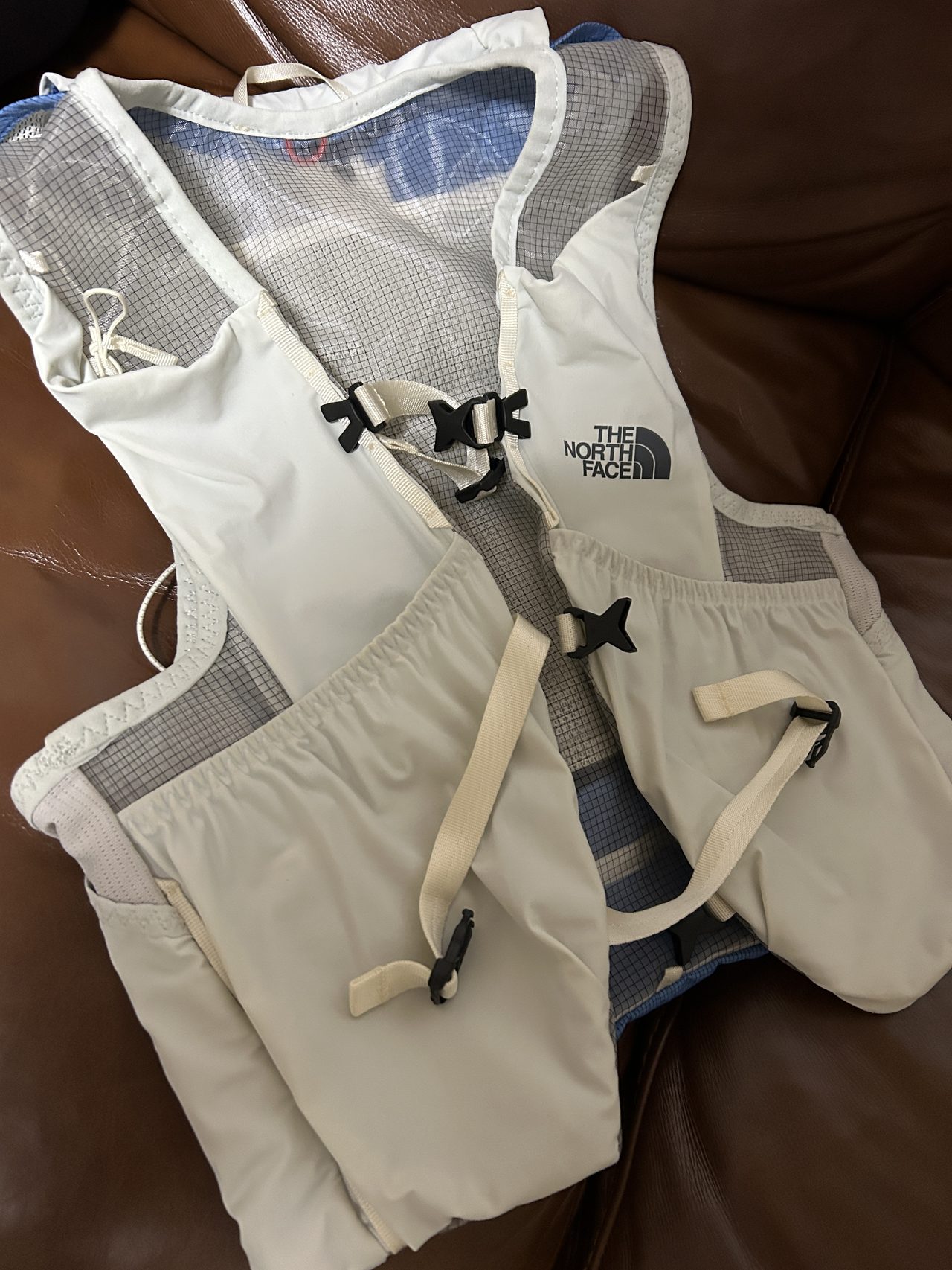THE NORTH FACE TR 10(水色)の背面の写真